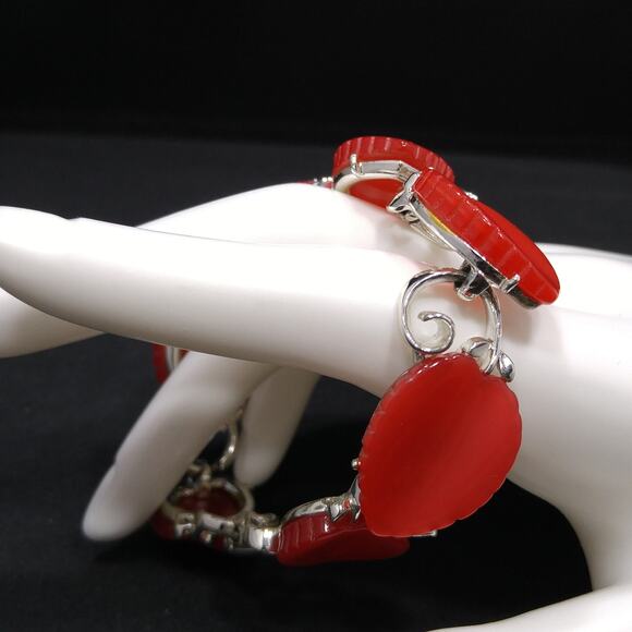 Lisner Red Lucite Leaves Bracelet, Silver Tone, 1950s Vintage Jewelry - Picture 2 of 10